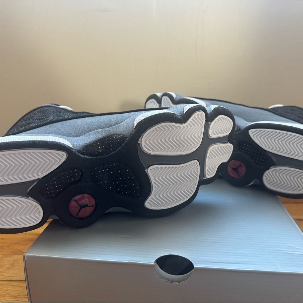 Air Jordan 13 Retro Black/University Red and White Mens 9.5 NIB - Picture 9 of 11